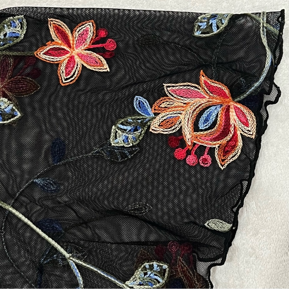 Kim & Cami Black Top with Embroidered Floral Mesh Sleeves 2X - Picture 7 of 13